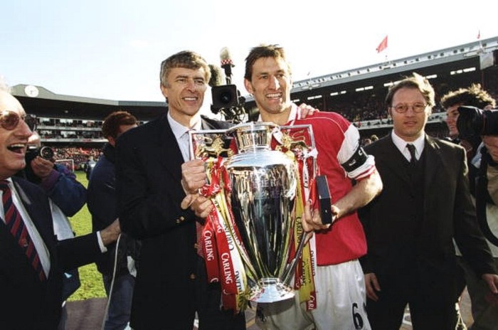 Tony Adams – Từ 1983 tới 2002, Adams đá 504 trận chỉ tính ở Premier League cho Arsenal.